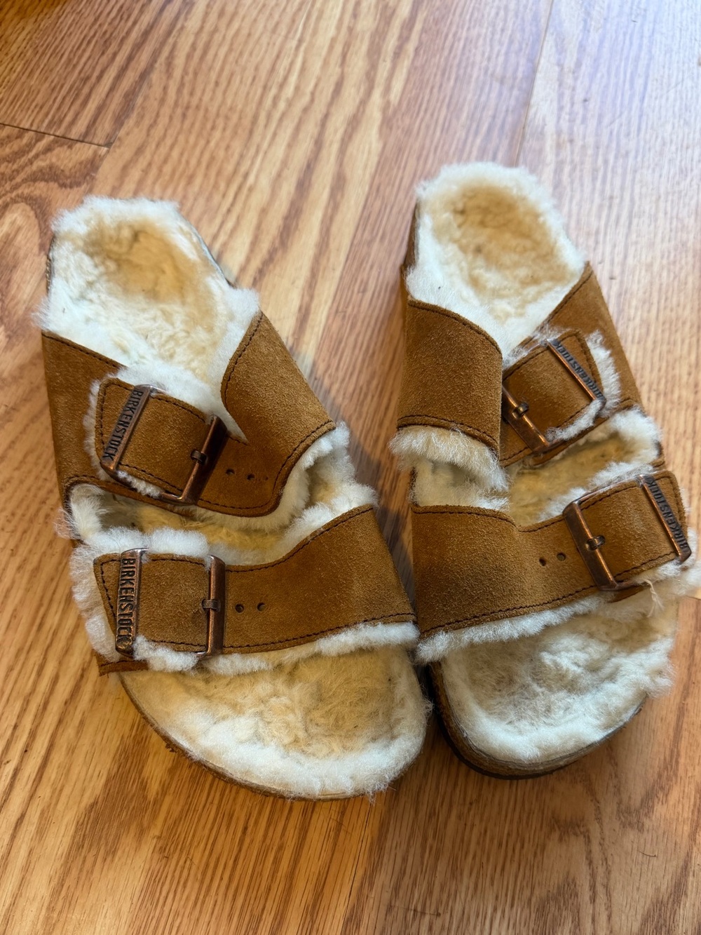 Birkenstock Shearling-Lined Sandals in Chestnut Brown Sz 7